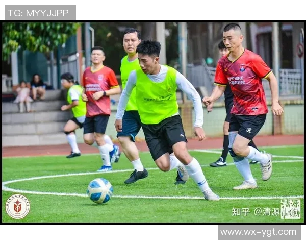 在绿茵场上追逐梦想足球袜下的青春故事与成长历程