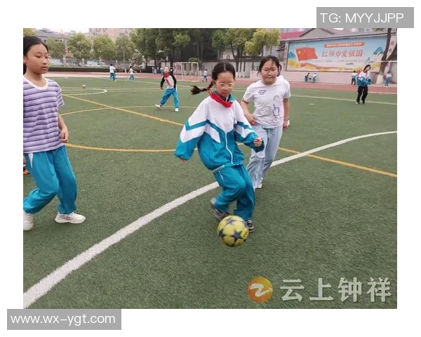 小学校园足球活动精彩瞬间展现孩子们的快乐与团队精神 小学校园足球活动精彩瞬间展现孩子们的快乐与团队精神
